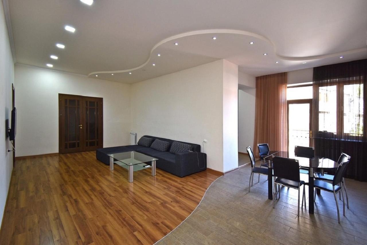 Tumanyan Street 3 Bedroom Deluxe Apartment With Large Balcony Tm662 Yerevan Ngoại thất bức ảnh