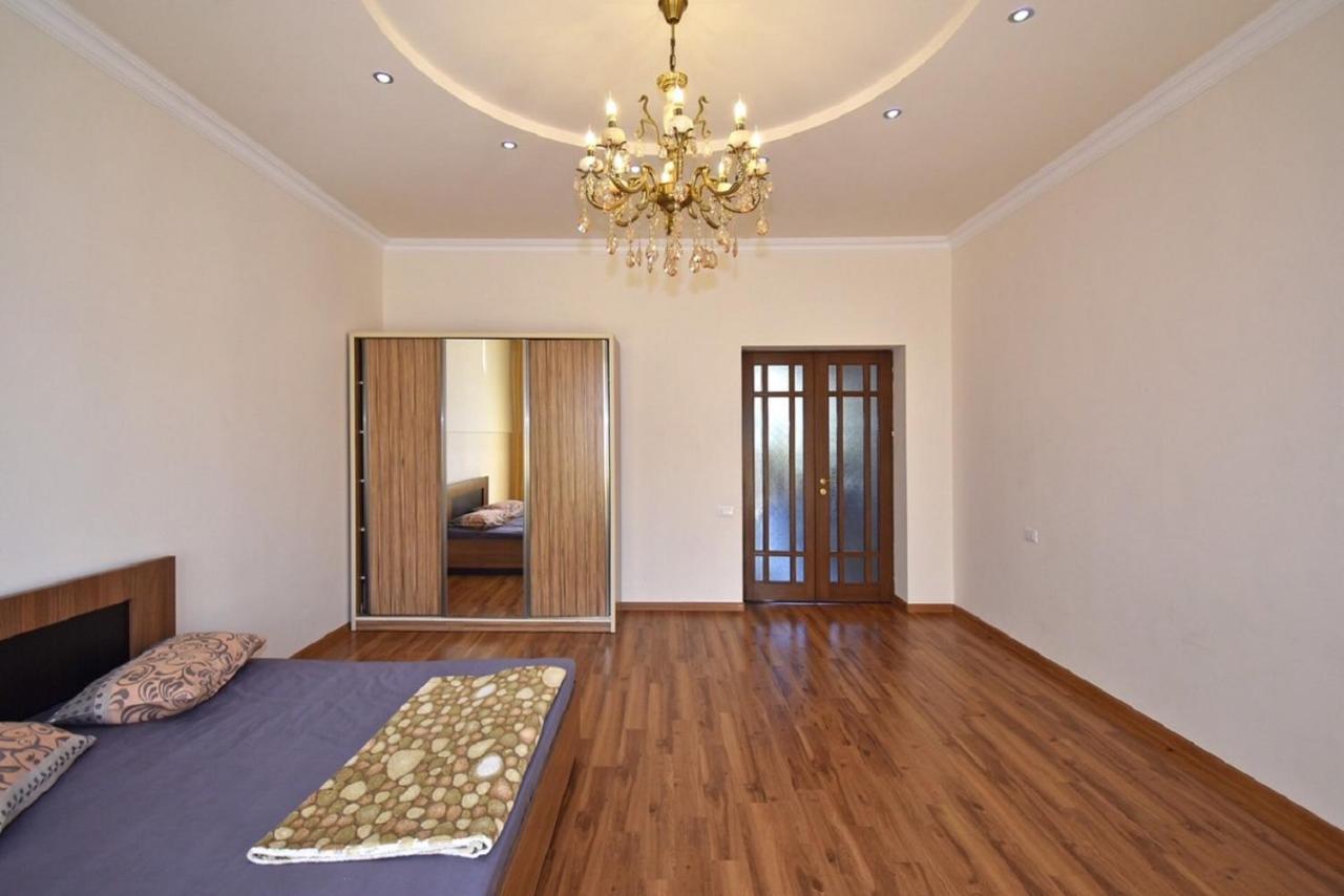 Tumanyan Street 3 Bedroom Deluxe Apartment With Large Balcony Tm662 Yerevan Ngoại thất bức ảnh